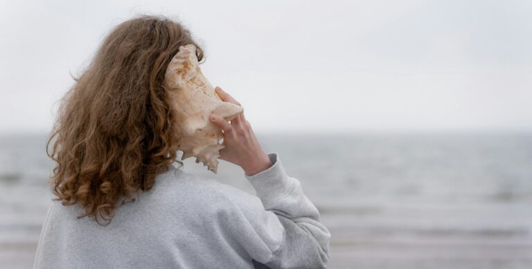 Słuchaj zamiast doradzać – o mocy milczenia w komunikacji